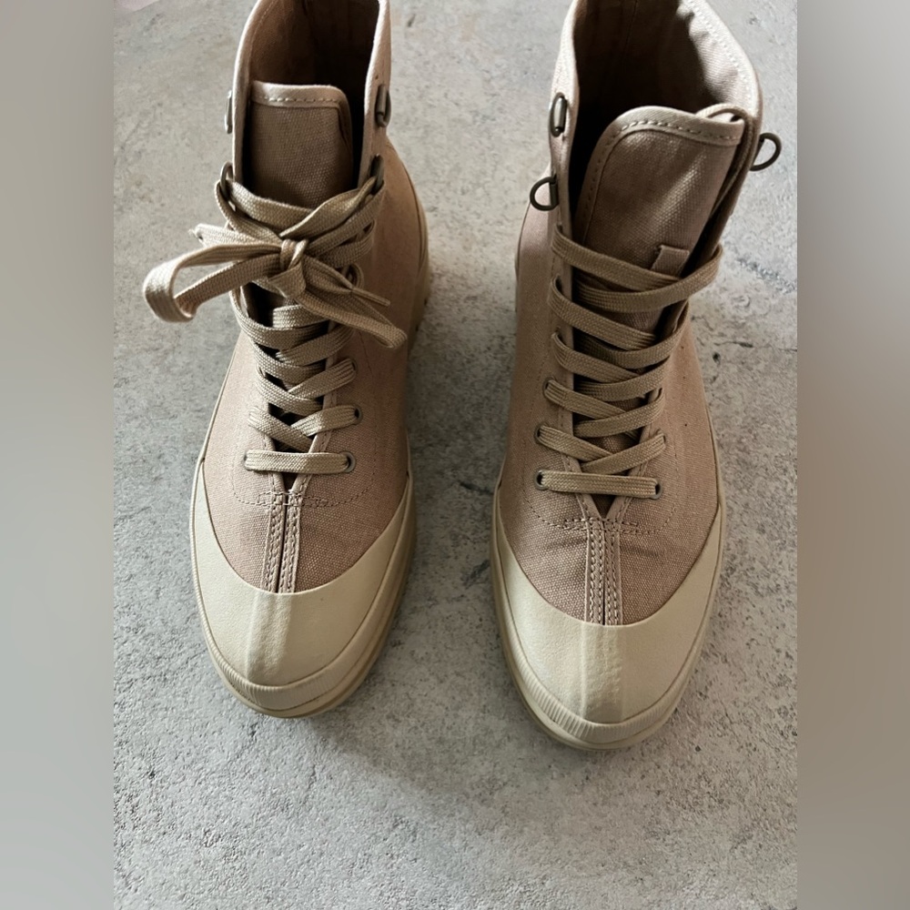 EVERLANE TAN ORGANIC COTTON ANKLE BOOTS IN A SIZE 9.5 WOMAN’S… NEW WITHOUT BOX.